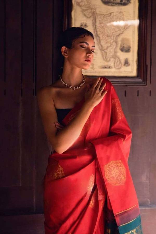The Opulent Elegance of DCPL Banarasi Saree Silk Threads and Intricate Weaving  in Surat