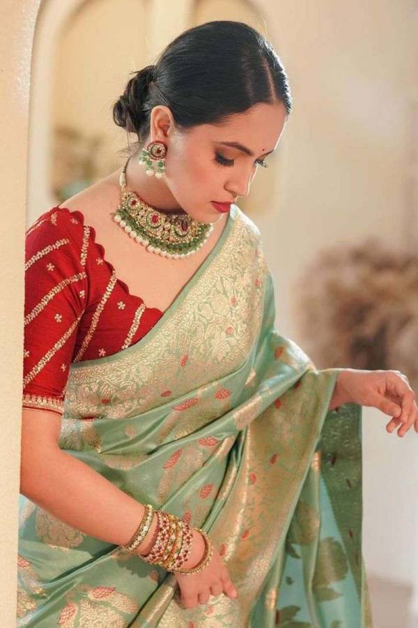 Traditional Allover Flower Zari Work Design on Banarasi Silk Saree  in Surat