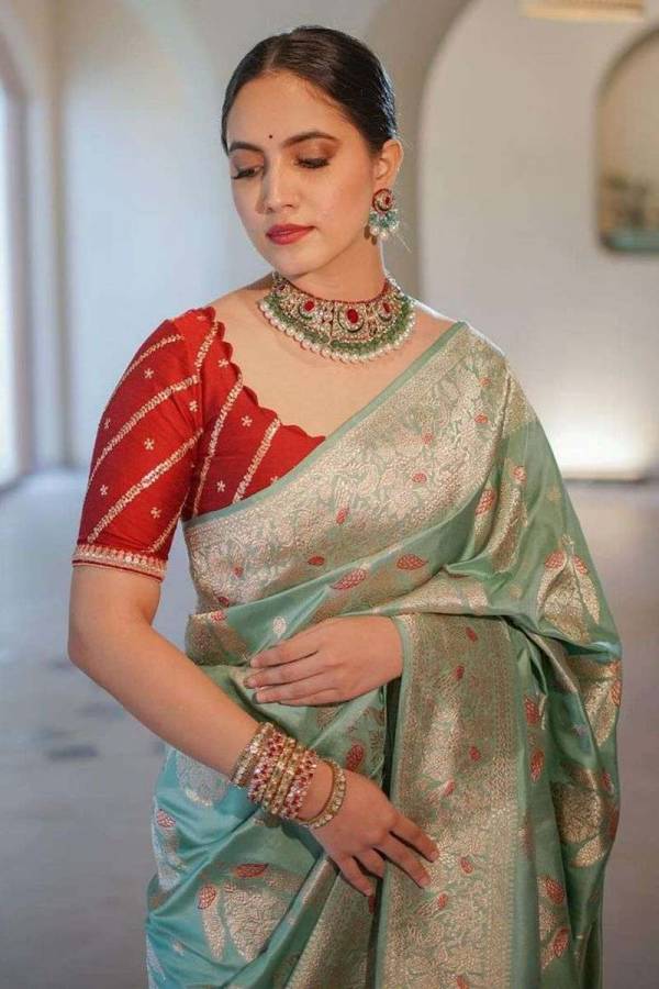 Traditional Allover Flower Zari Work Design on Banarasi Silk Saree  in Surat