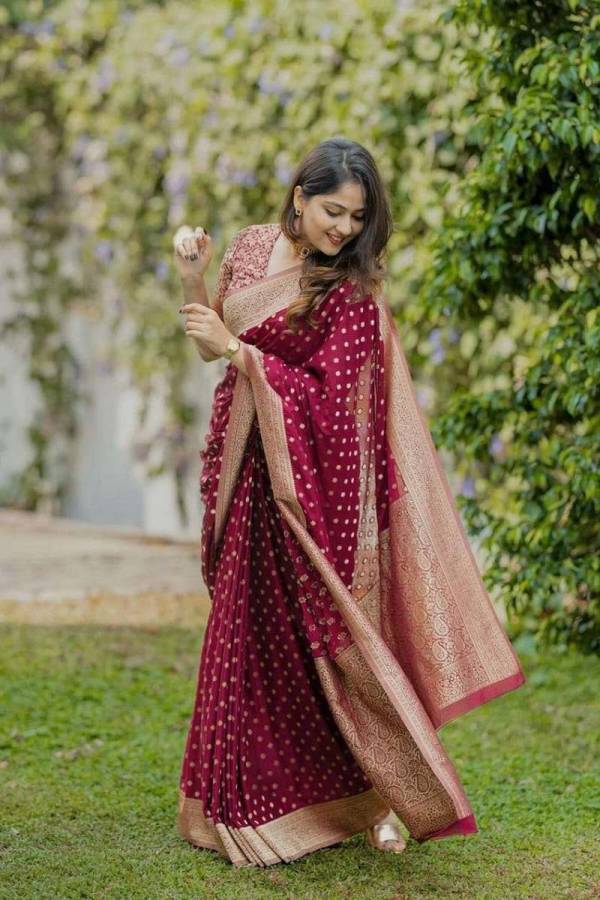 Traditional Indian Banarasi Saree with Luxurious Zari Work  in Surat