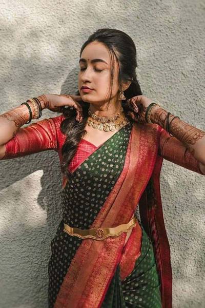 Traditional Splendor Kanjivaram Silk Saree with Intricate Buta Motifs in Surat