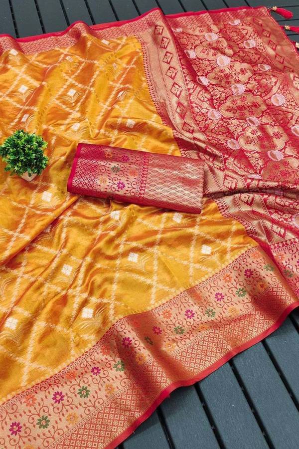 Traditional Splendor Meenakari Weaving Patterns on Soft Organza Silk Saree with Rich Pallu  in Surat