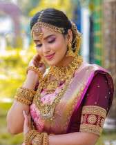 Exquisite Pallu A Saree Adorned with Golden Zari Weaving Flower Designs